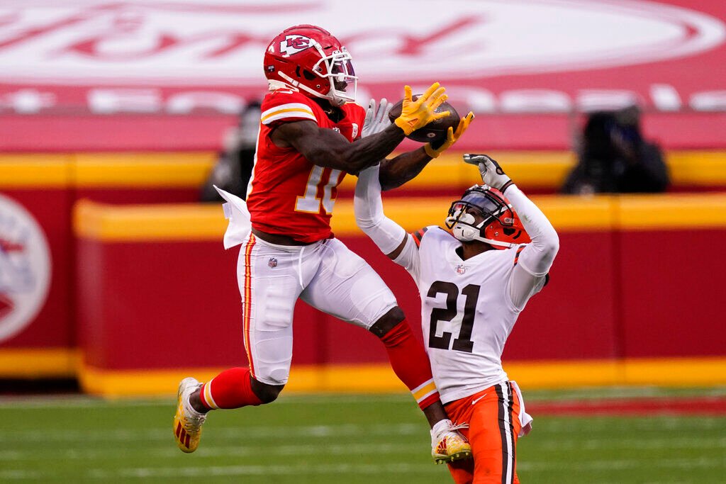 Source: Chiefs Send Hill To Dolphins For Draft Picks