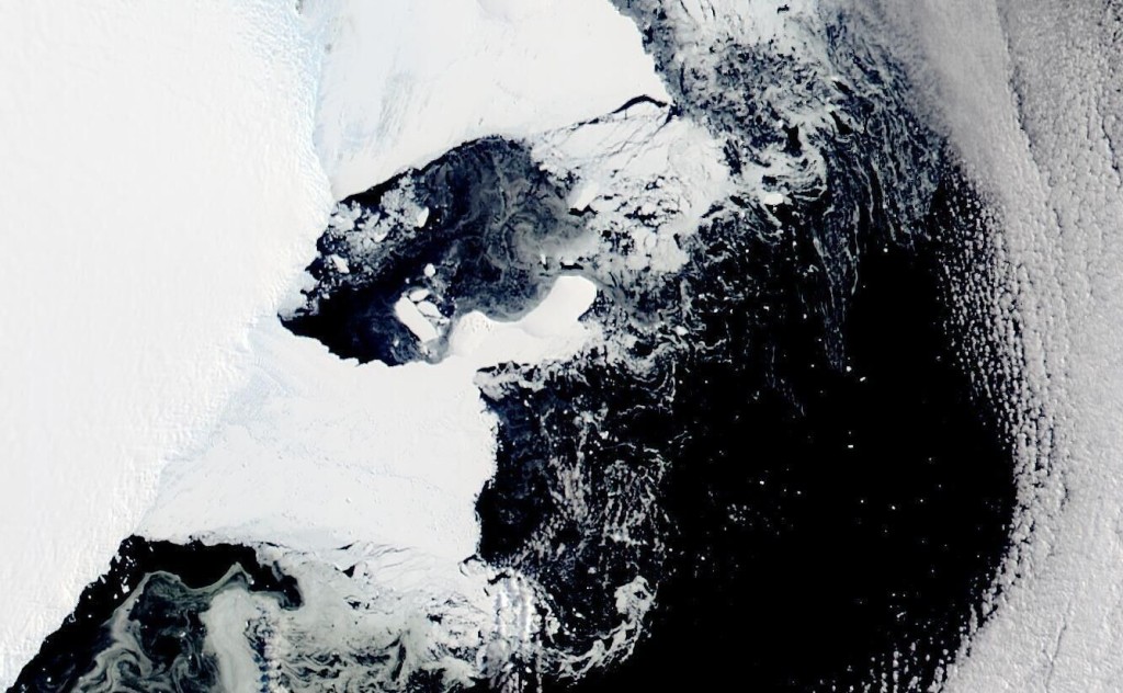Ice Shelf Collapses In Previously Stable East Antarctica