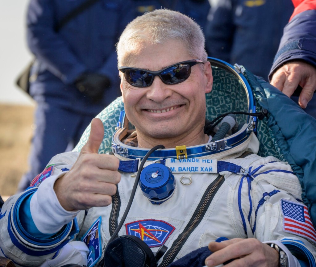 Us Astronaut Returns To Earth In Russian Capsule After Record Long Spaceflight
