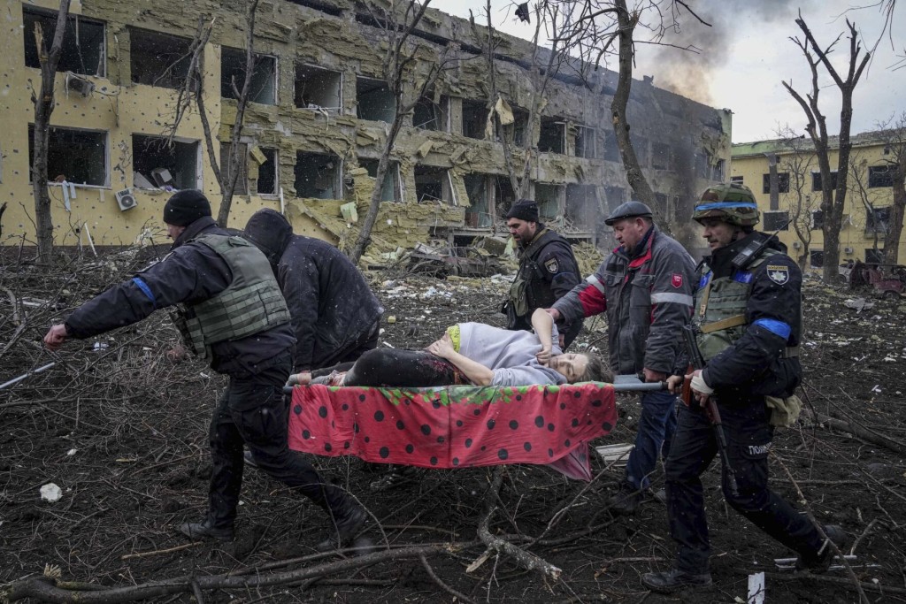 Pregnant Woman In Viral Photo From Russia’s Maternity Hospital Attack And Her Baby Have Died