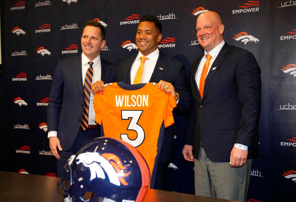 Source: Chiefs Send Hill To Dolphins For Draft Picks