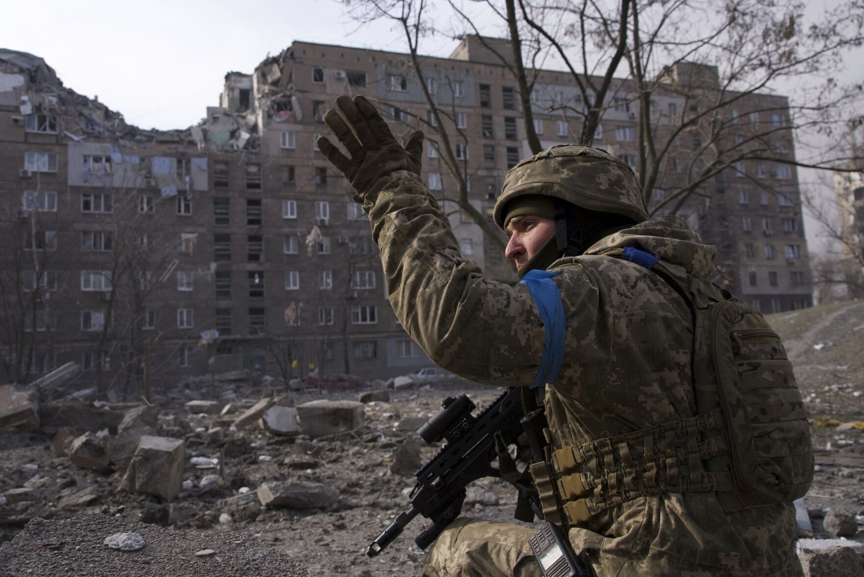 <p>A Ukrainian serviceman guards his position in Mariupol, Ukraine, Saturday, March 12, 2022.</p>