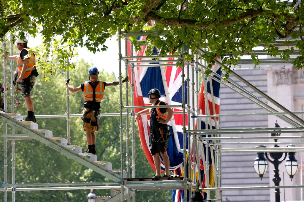 Andrew, Harry And Meghan Won’t Appear On Queen’s Jubilee Balcony