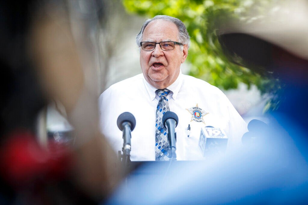 Inside The Manhunt For An Escaped Murder Suspect And Jailer