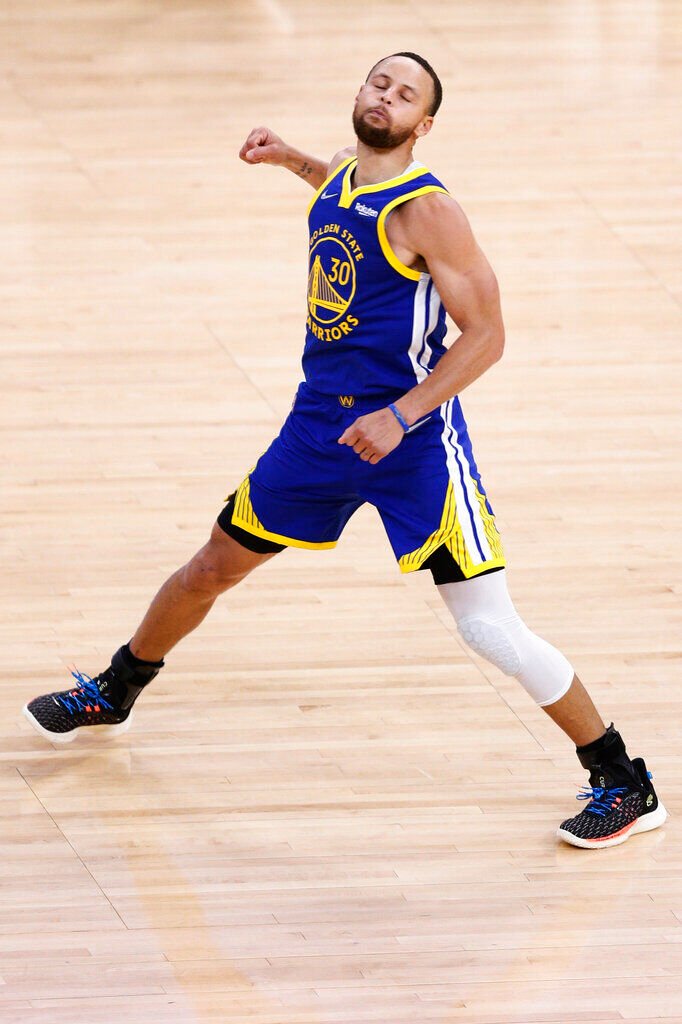 Stephen Curry Earns Sociology Degree From Davidson College