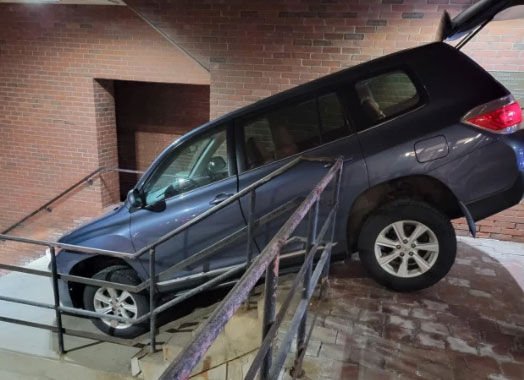 Accused Drunk Driver Said She Followed Gps Down Stairs, Police In Maine Say