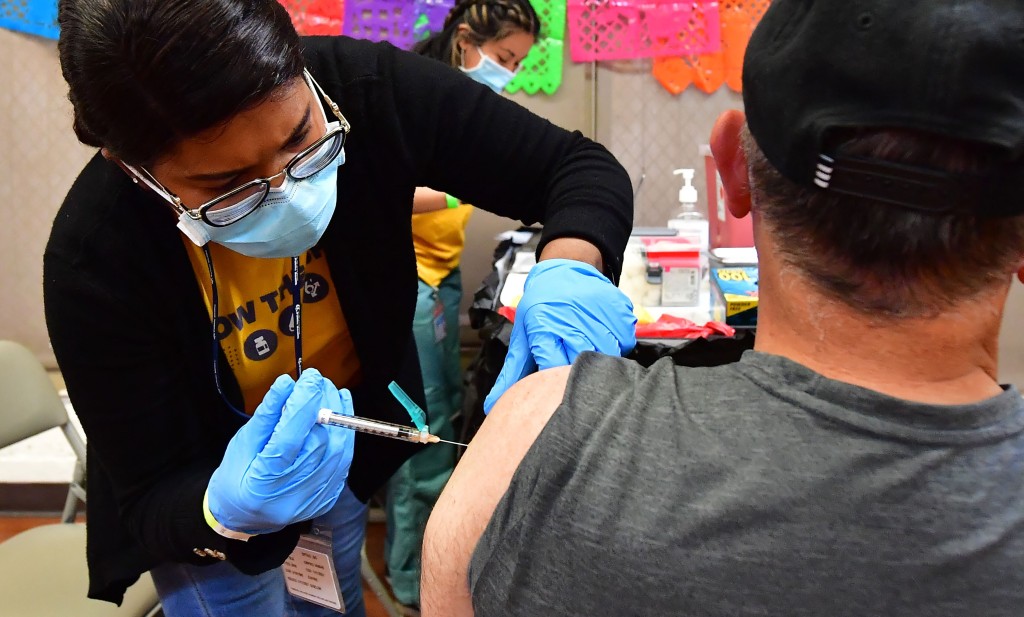 Fda Advisers To Consider Whether Omicron Specific Coronavirus Vaccines Are Needed