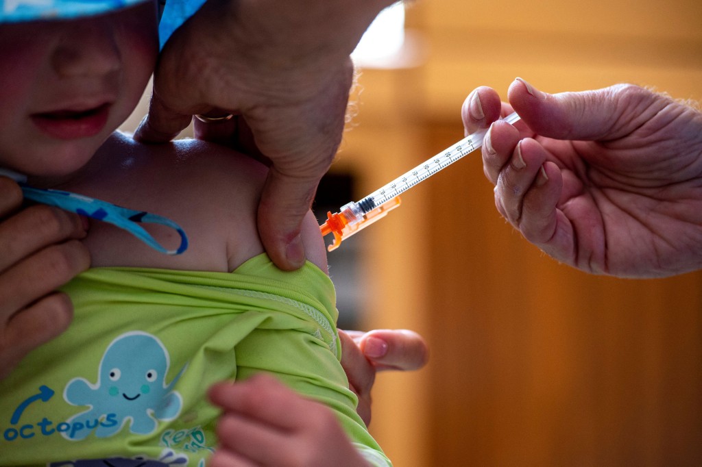 Cdc Vaccine Advisers Unanimously Vote To Recommend Moderna Covid 19 Vaccine For People Ages 6 Through 17