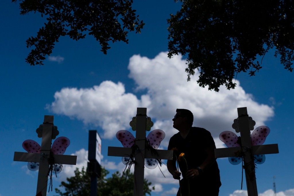 Motive Sought In Tulsa Shooting; Queen’s Platinum Jubilee Underway; And More Top Stories