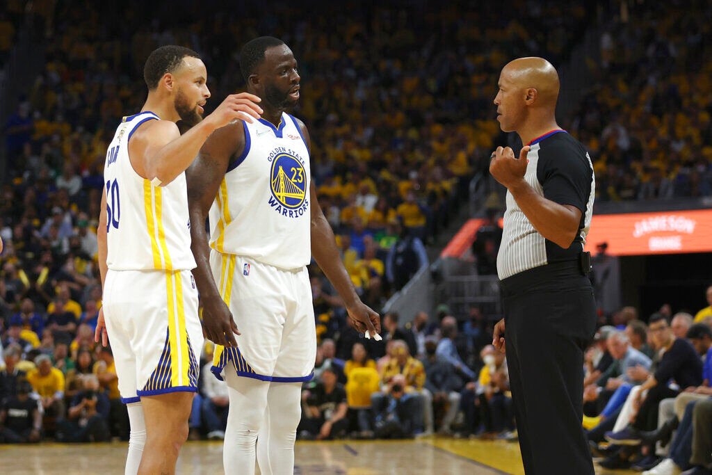 Warriors Collapse In 4th Quarter To Lose Game 1 Of Finals