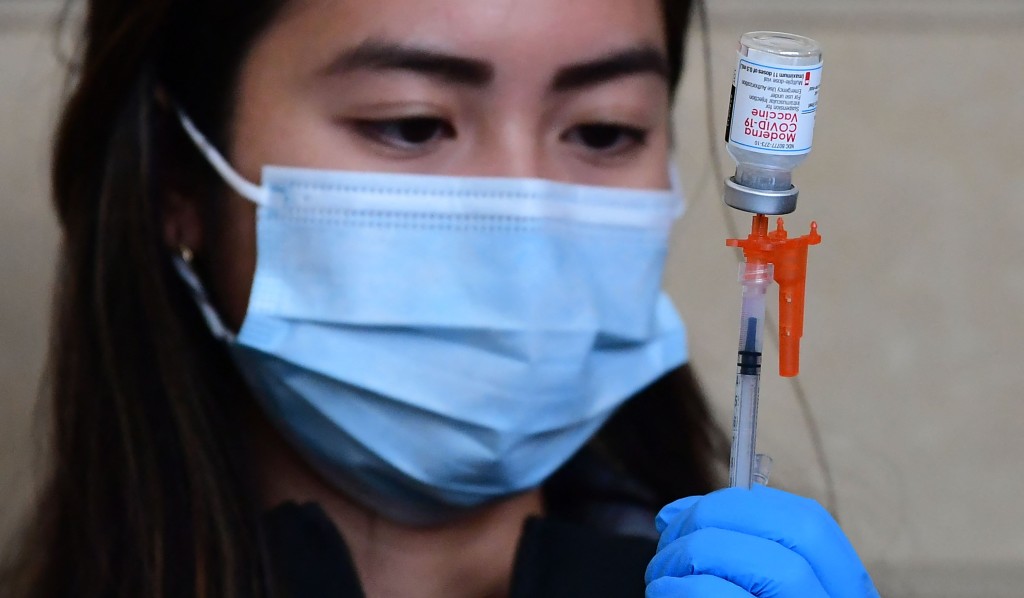 Fda Advisers Vote In Favor Of Authorizing Moderna Covid 19 Vaccine For Ages 6 17