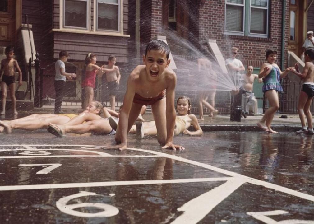 60 Photos That Capture Summer In The ’60s