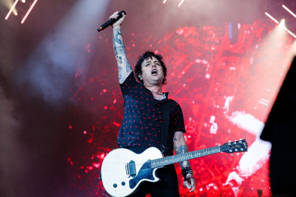 Billie Joe Armstrong Says He’ll Renounce His Us Citizenship Over Roe V. Wade Reversal
