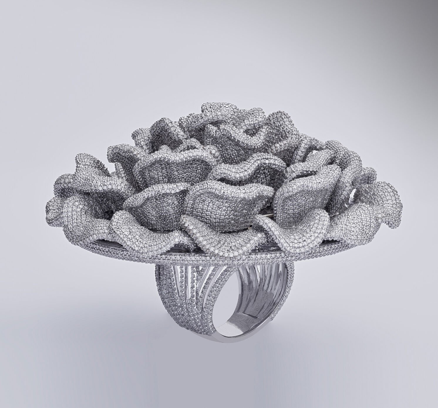 <p><span>SWA Diamonds' record-breaking ring features 24,679 natural diamonds arranged to look like a pink oyster mushroom.</span></p>