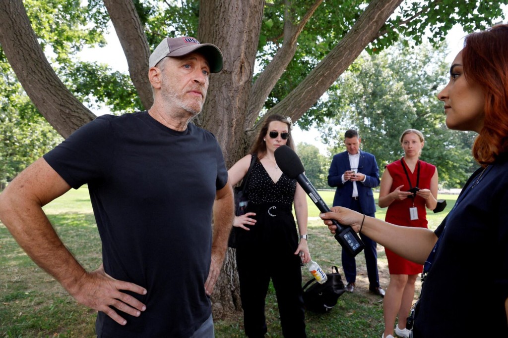 Jon Stewart, Democrats Rail Against Stalled Burn Pits Legislation