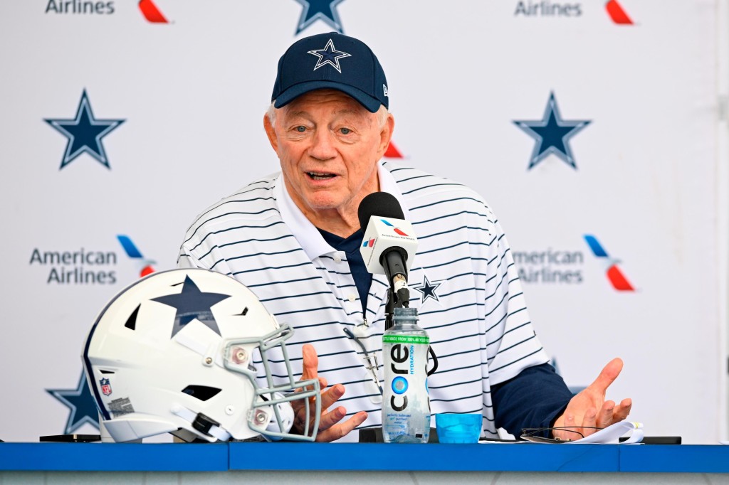 Dallas Cowboys Owner Jerry Jones Apologizes For Using Derogatory Term For Little People