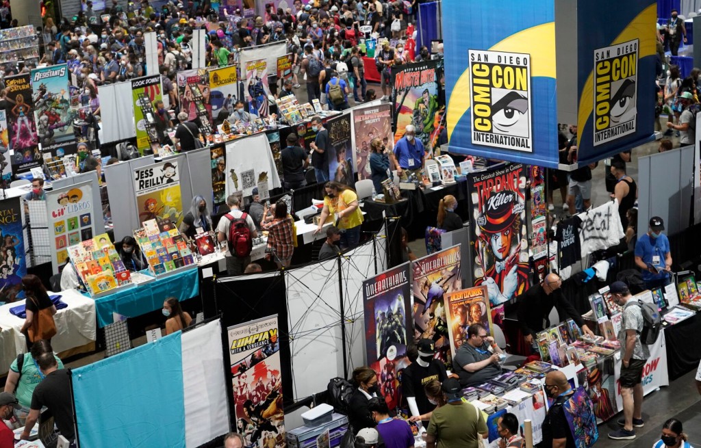 Comic Con Returns In Full Force With Costumes, Crowds And More