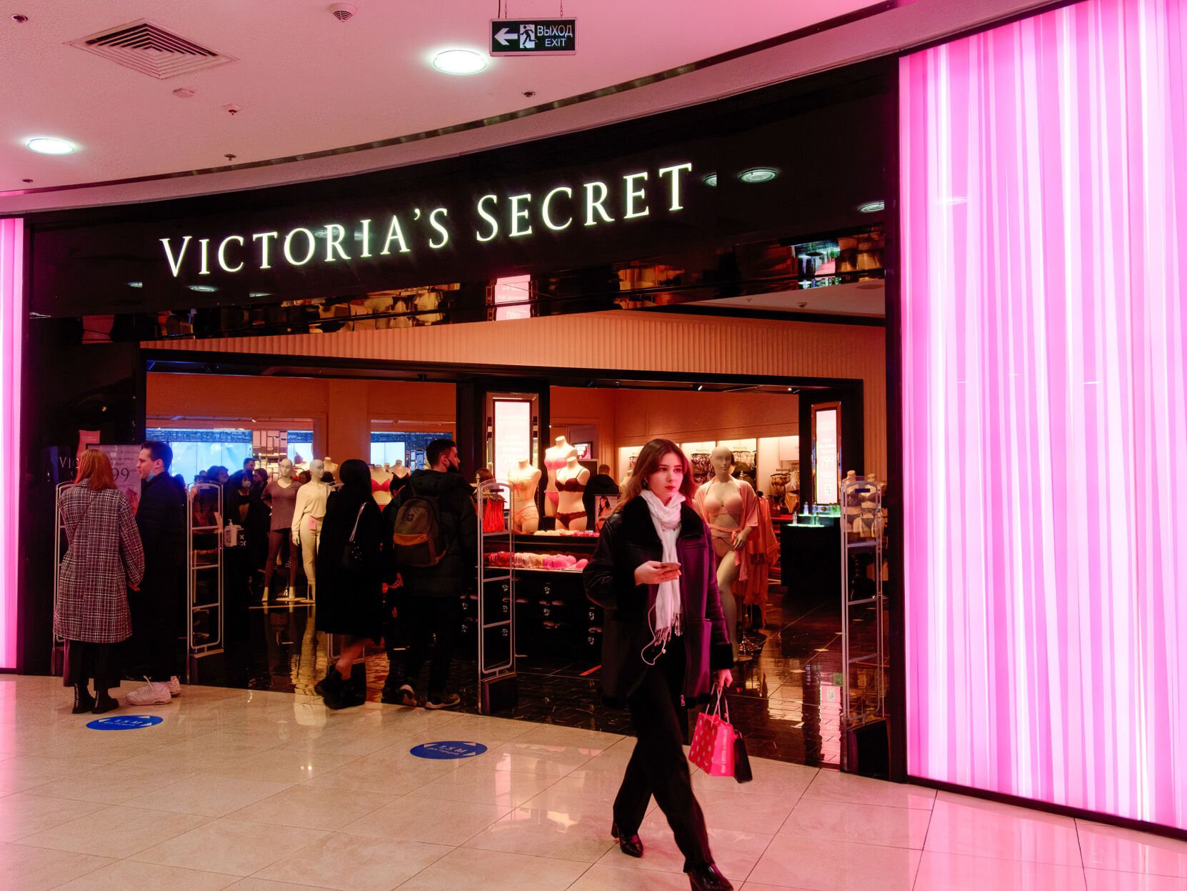 <p>Victoria's Secret and other chains spend a lot of time thinking about how they smell.</p>