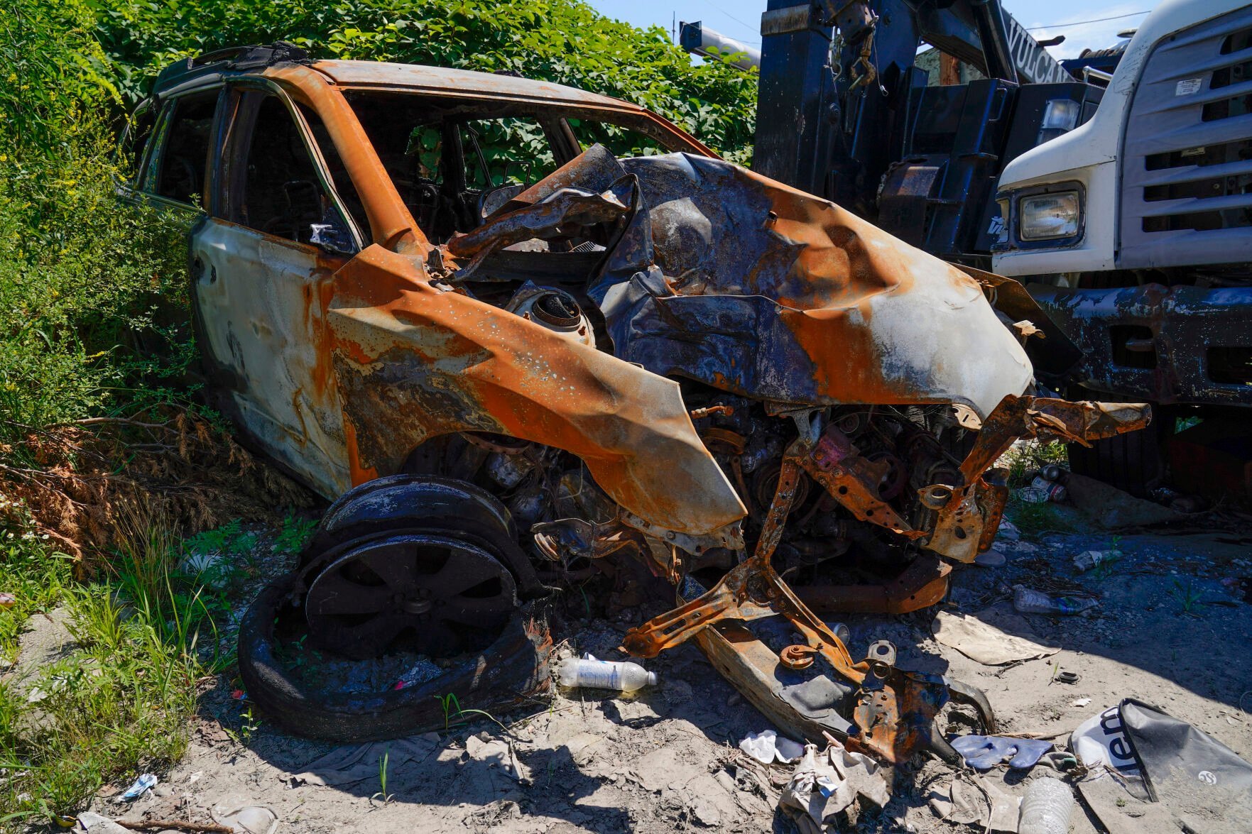 <p>A burned out car sits on the side of the road in Philadelphia, Thursday, July 14, 2022. </p>
