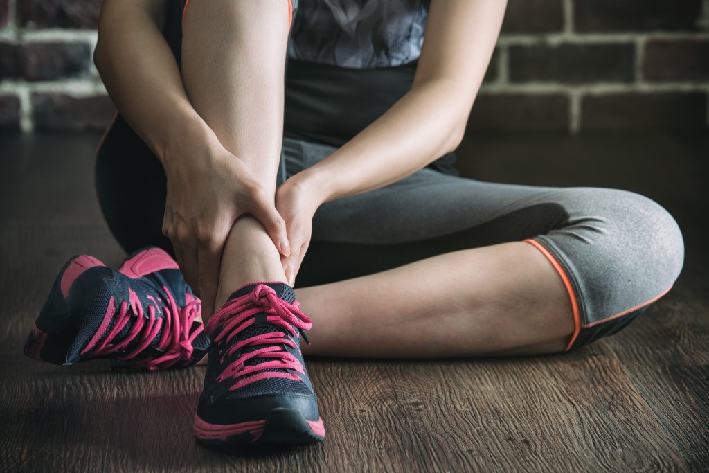 How To Avoid The Most Common Workout Injuries, According To Experts