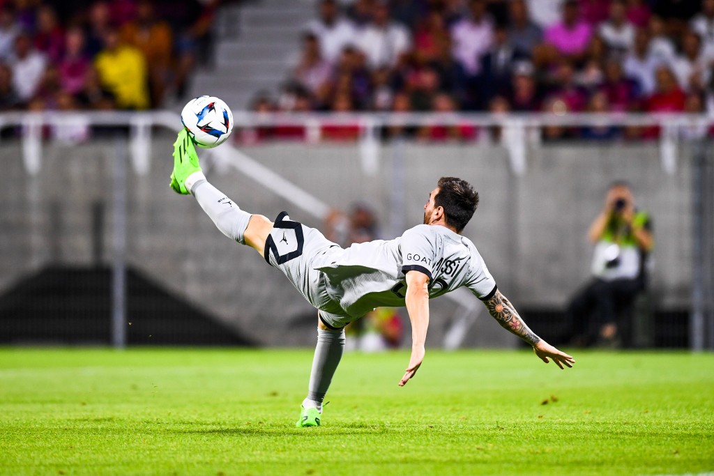 Lionel Messi Scores Acrobatic Bicycle Kick As Psg Thrashes Clermont In Season Opener