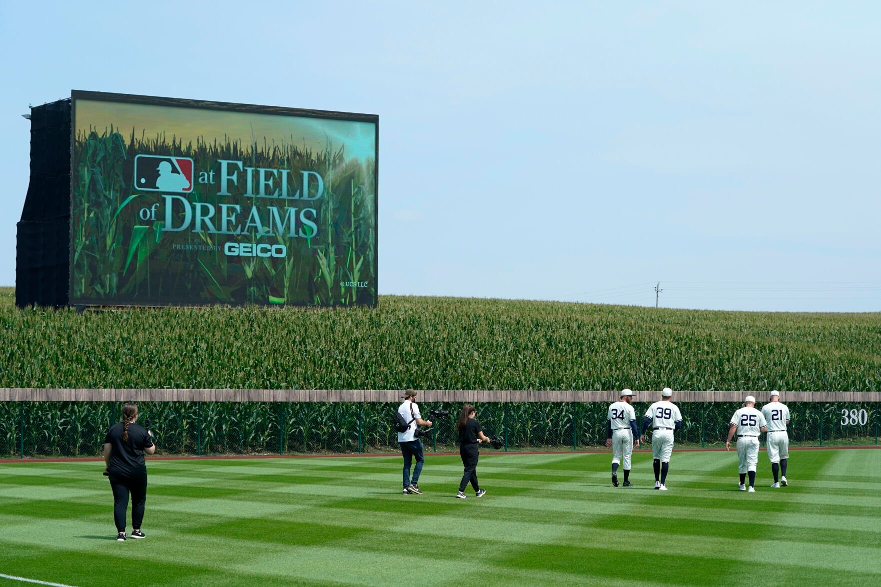 <p><span>The Chicago White Sox beat the New York Yankees 9-8 in the first Major League Baseball game ever played in Iowa; the teams combined to hit eight home runs into the cornstalks beyond the outfield fence, next to the site used for the 1989 movie “Field of Dreams.”</span></p>
