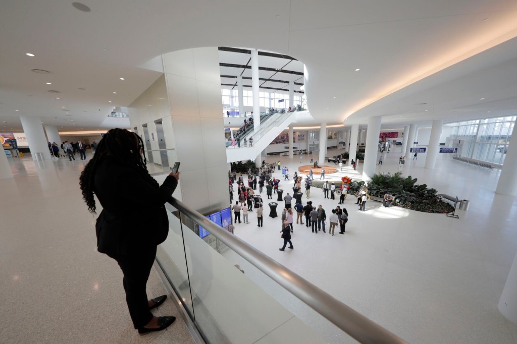 Baggage Handler At New Orleans Airport Dies In Belt Loader Accident