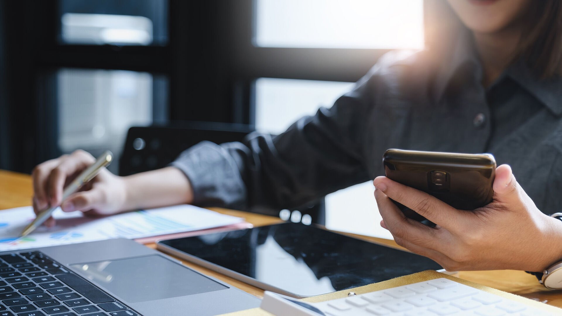 <p>The Federal Reserve on September 21 raised the overnight bank lending rate to a range of 3% to 3.25%. For consumers, the Fed's move will spur the question of where to park their savings for the best return and how to minimize borrowing costs.</p>