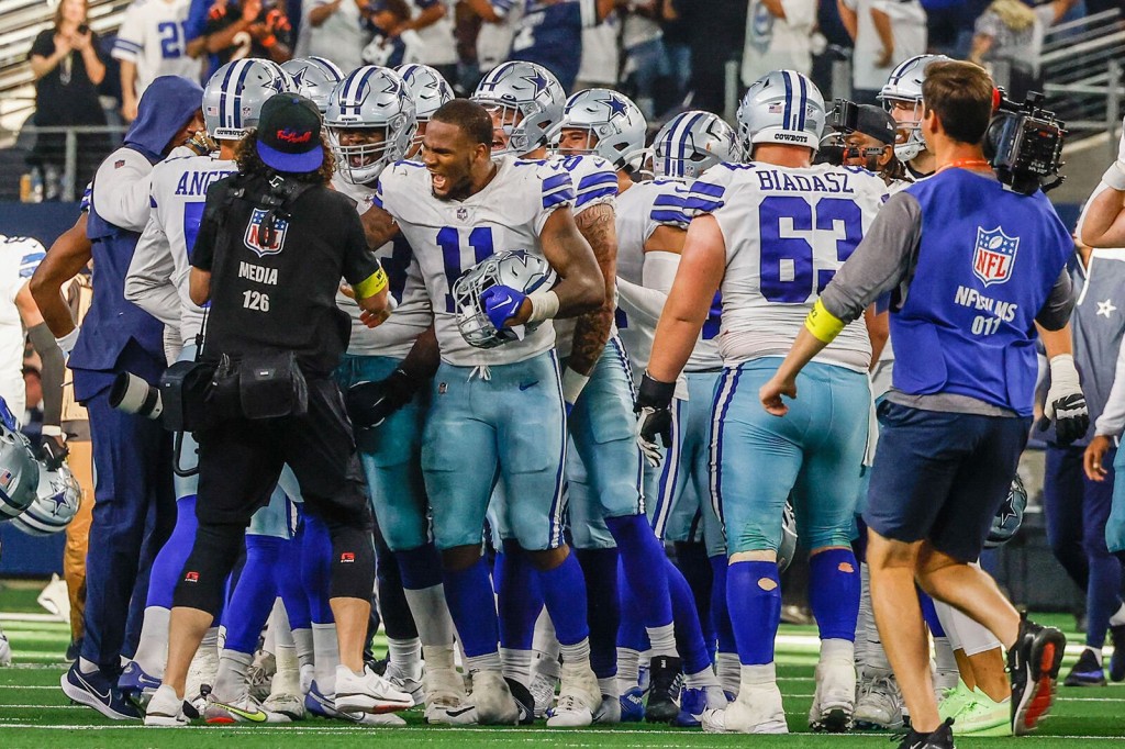 Dallas Cowboys Fan Casually Rides Horse Through Walmart After Win