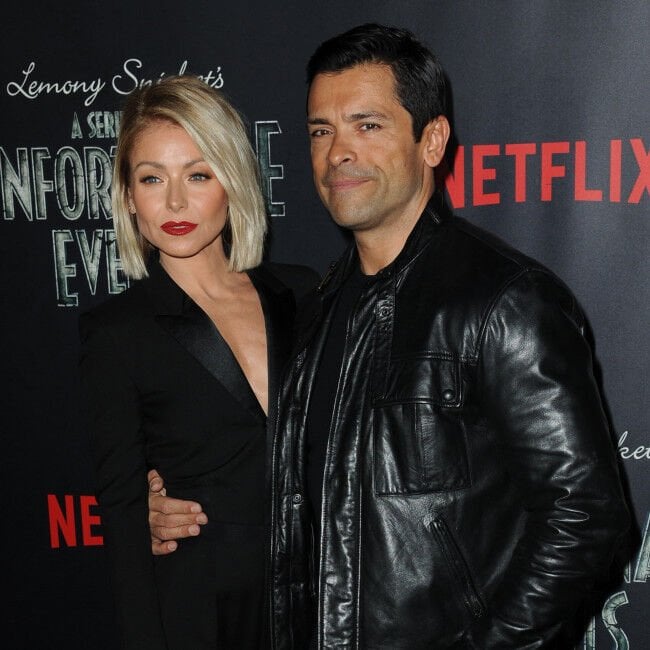 <p>Kelly Ripa and Mark Consuelos</p>
