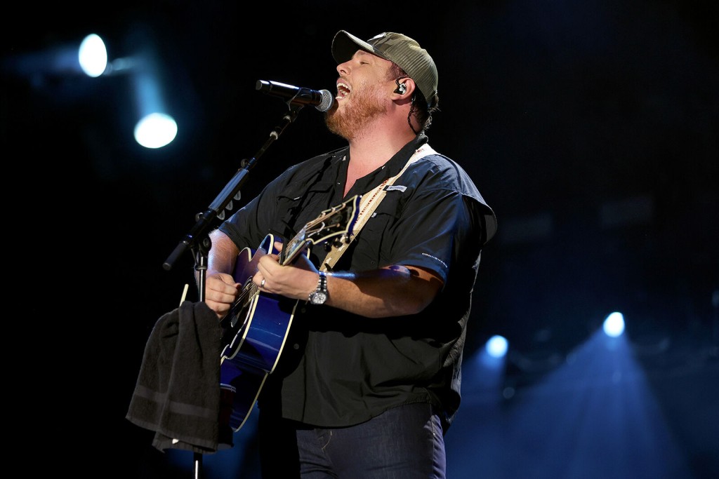 Luke Combs Repays Young Concertgoers Who Stacked Firewood To Afford Tickets