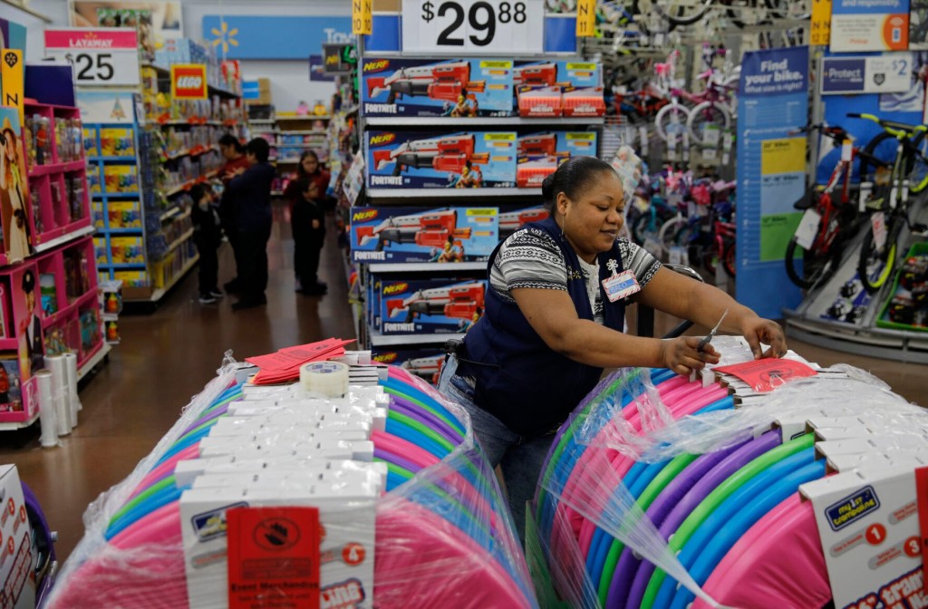 Walmart To Hire 40,000 Mostly Seasonal Workers For Holidays