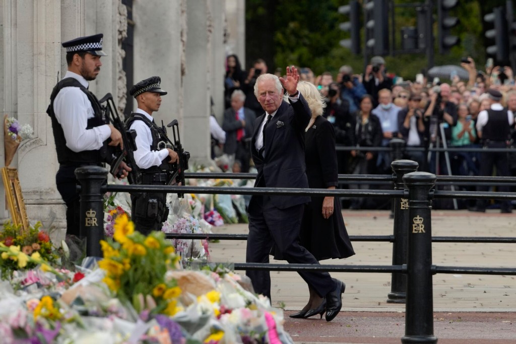 King Charles Iii Arrives At Buckingham Palace, Greets Crowd