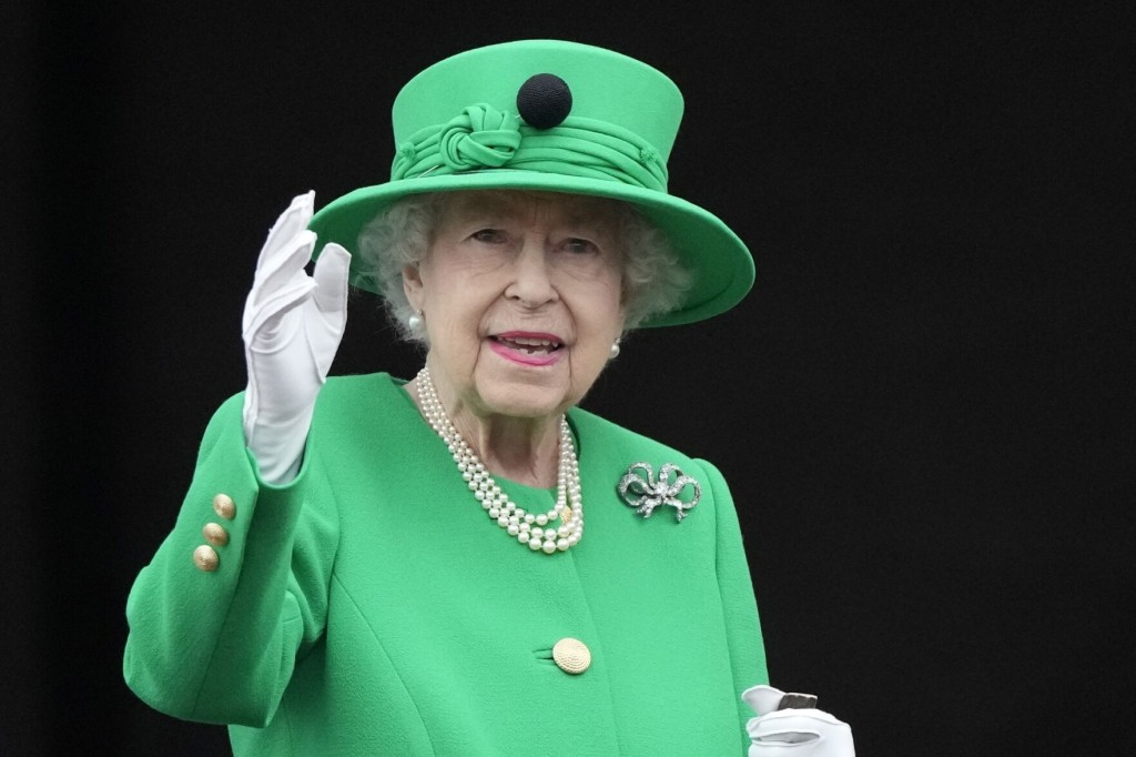 Queen Elizabeth Ii Dead At 96 After 70 Years On The Throne | Hot Off The Wire Podcast