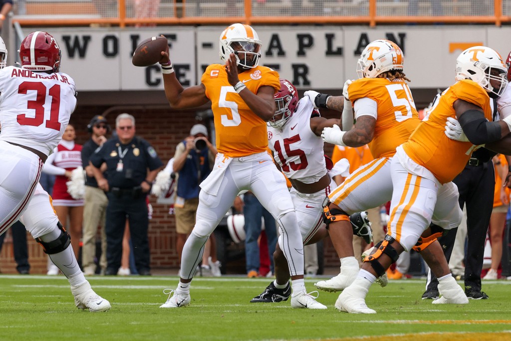 Fans Storm Field In Celebration After Tennessee Snaps 15 Game Losing Streak Against Alabama