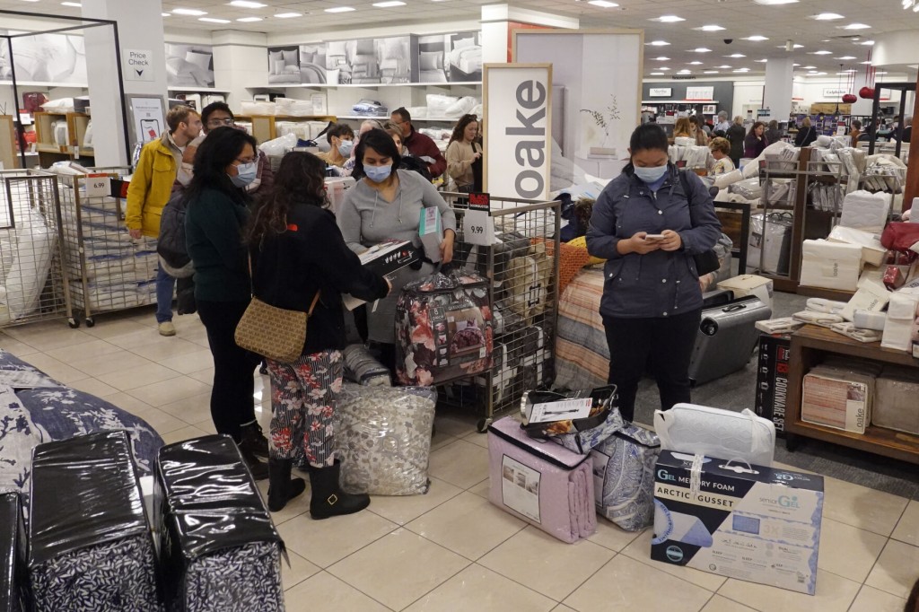 Shopping Experts Predict What’s In Store For Black Friday 2022