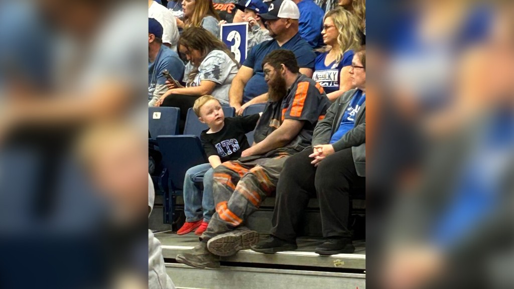 Kentucky Wildcats Coach John Calipari Shares Photo Of Coal Miner Who Rushed From Work For Son’s First Game — And Invites The Family To Lexington For A Game