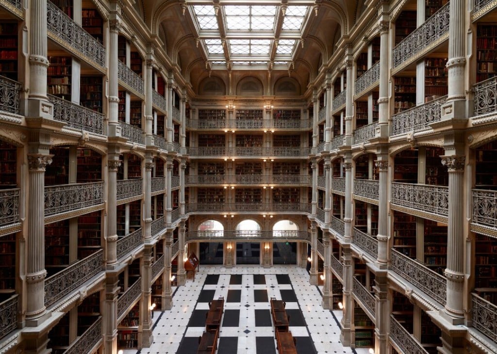 10 Gorgeous College Libraries