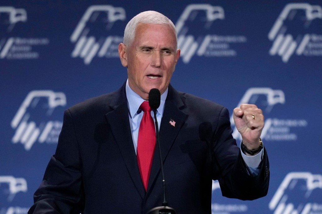 Pence Calls On Trump To Apologize For Dinner With Antisemite