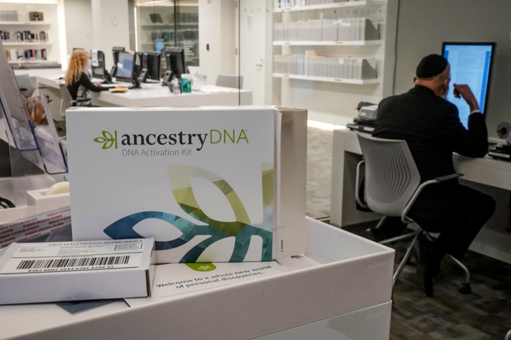 Holocaust Survivors Offered Dna Tests To Help Find Family