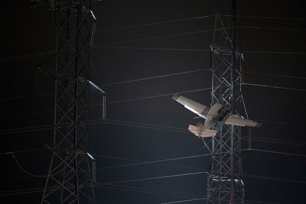Crews Rescue 2 From Plane Caught In Power Lines In Maryland