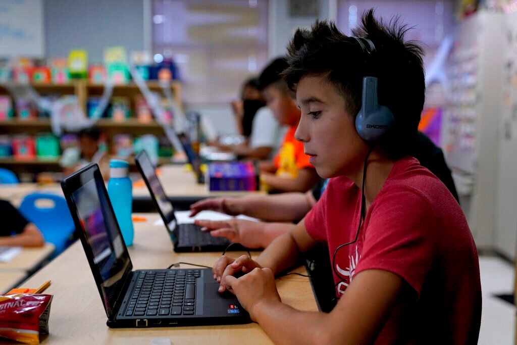 <p>Students at Whittier Elementary School work in groups and independently, Tuesday, Oct. 18, 2022 in Mesa, Ariz. </p>