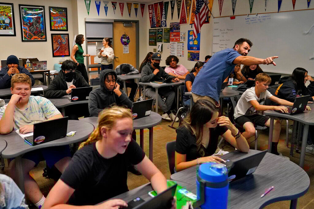 <p>Westwood High School teacher Shaun Reedy instructs students, Tuesday, Oct. 18, 2022 in Mesa, Ariz. </p>