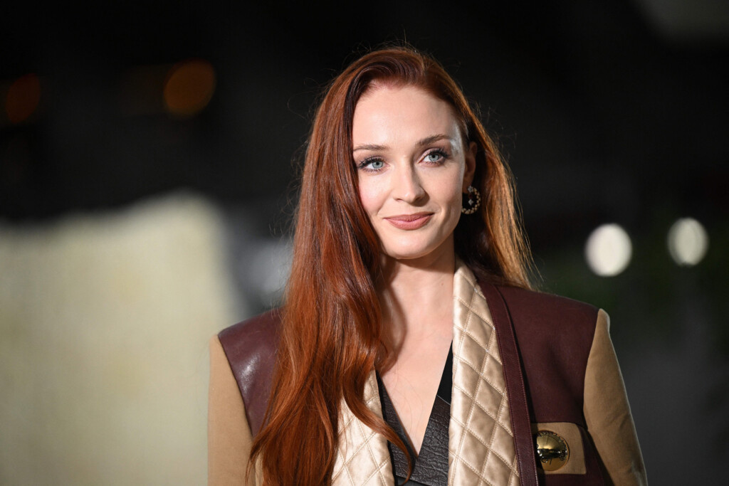 Sophie Turner Shows Off Baby Bump In Adorable Instagram Throwback