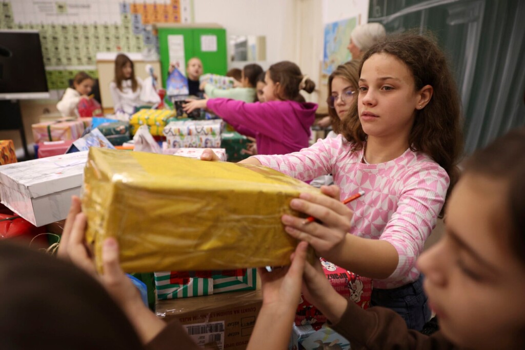 Bosnian Children’s Gifts To Ukraine Evoke Parents’ Memories