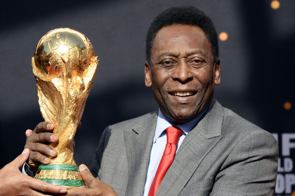 Pelé’s Daughters Say He Was Hospitalized Last Week With A Lung Infection Following Bout Of Covid 19