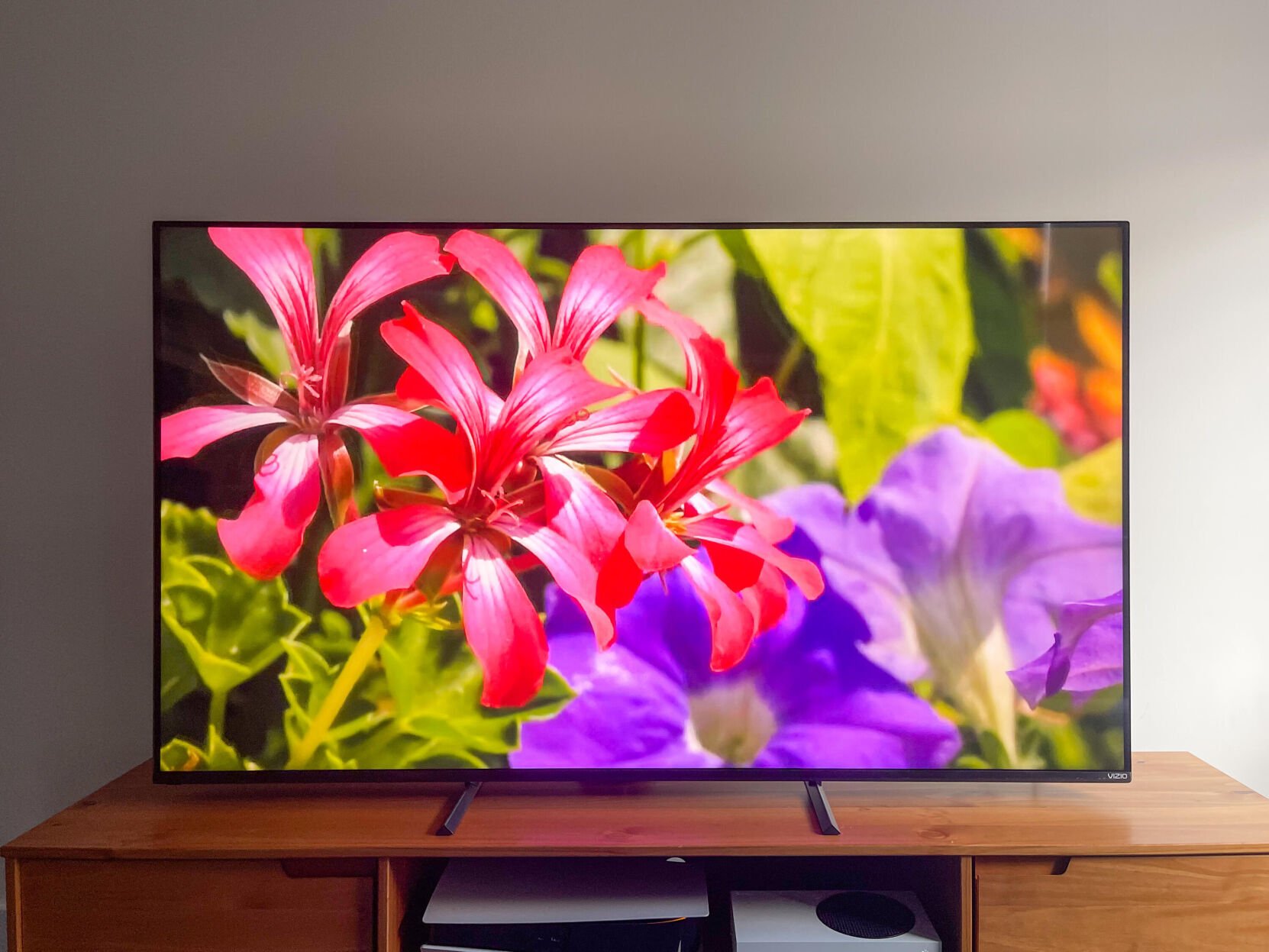 <p>Best midpriced TV for tighter budgets: Vizio MQX. (CNET/TNS)</p>