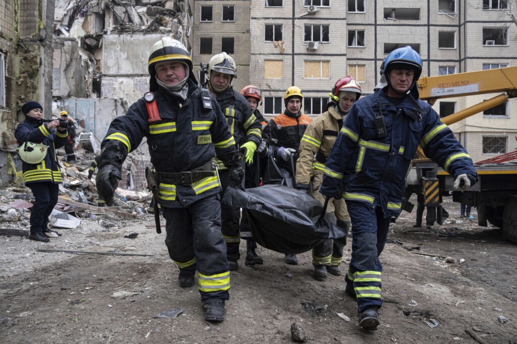 Ukraine Strike Deaths Hit 40; Russia Seen Preparing Long War