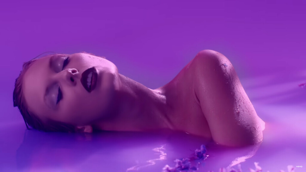 Taylor Swift Releases Trippy ‘lavender Haze’ Video