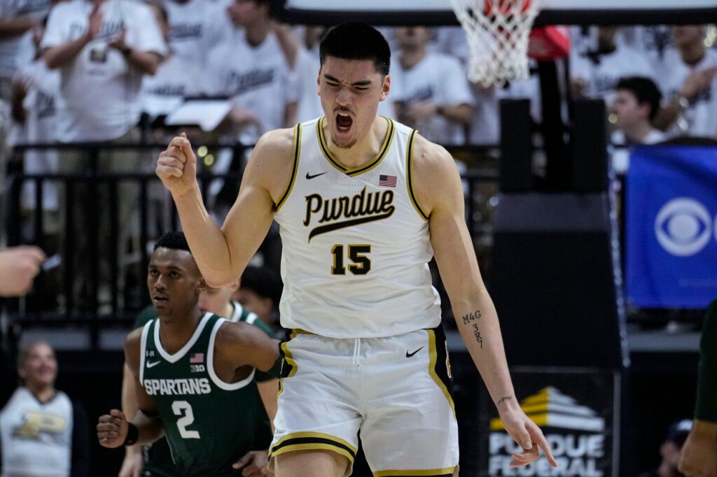 Edey Scores 38 As No. 1 Purdue Overwhelms Michigan State, 77 61